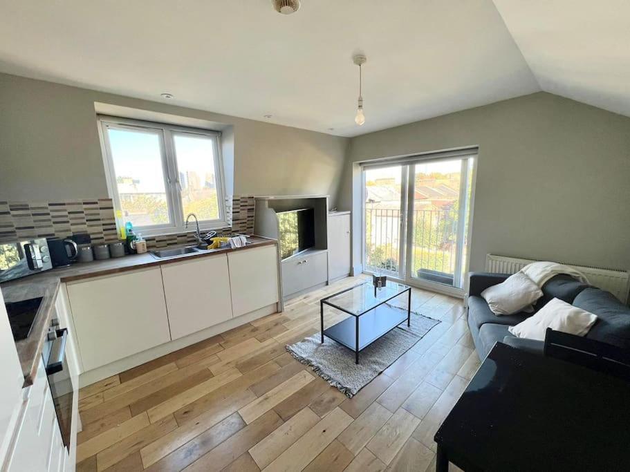 Lovely Two Bed Flat Londyn Zewnętrze zdjęcie